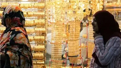محال الذهب تتوقف عن التسعير والجنون يتحكم في البيع والشراء.. فيديو