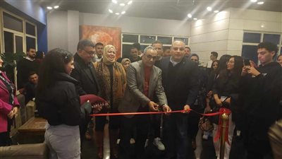 رئيس قصور الثقافة يفتتح معرض 