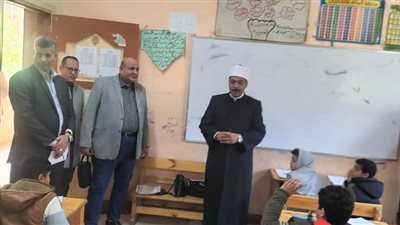 رئيس منطقة سوهاج الأزهرية يواصل متابعاته لأعمال إمتحانات النقل 