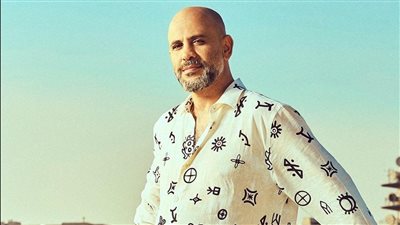 عزيز الشافعي يحتفل بنجاح أغنية روبي الجديدة “3 ساعات متواصلة