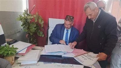 مدير عام تعليمية نجع حمادي يتابع سير العمل والانضباط الإداري