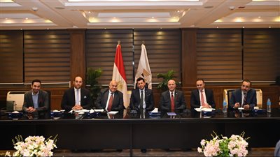 وزير الرياضة يشهد المقابلات الشخصية للمتقدمين للمهرجان العالمي للشباب روسيا ٢٠٢٤