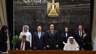 مدبولي يشهد توقيع العقد النهائي لتطوير محطة سفاجا ٢ 