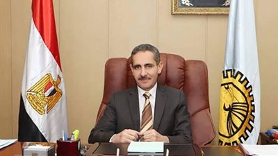 محافظ الغربية يشارك طلاب المدارس فرحتهم بفاعليات 