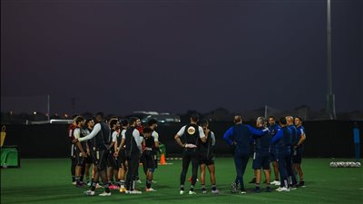 الأهلي يغادر فندق الإقامة لخوض مرانه الختامي 