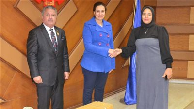 تسلم ماكينات خياطة لأوائل دفعة المتدربين بقرية البريجات بكوم حمادة 