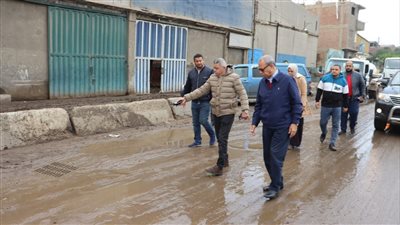 محافظ القليوبية يتفقد أعمال كسح مياه الأمطار بالطرق 