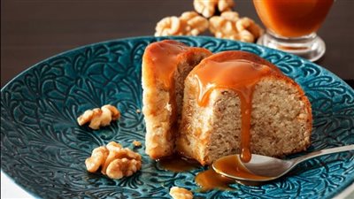 لسهرة رأس السنة.. حضري كيكة الفانيليا بصوص الكراميل واستمتعي بليلة مميزة