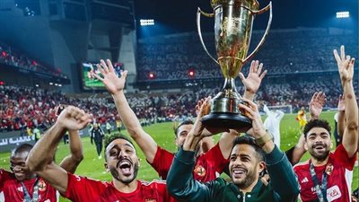 حماقي يُغني 