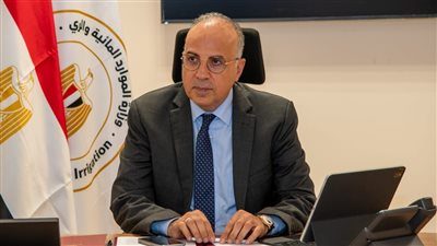 وزير الري يوجه بالإستفادة من التجارب العالمية لتأهيل الترع بمواد صديقة للبيئة