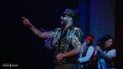 إستئناف العرض المسرحي 