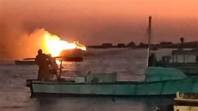 النيران تلتهم أحد مراكب التنزه بطور سيناء