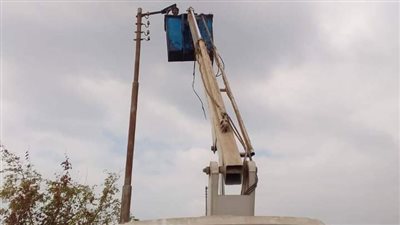 تركيب ٢٠ كشاف يعمل بالطاقة الشمسية على طريق الأربعين بقنا