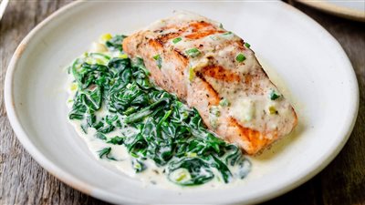 طريقة عمل سمك السلمون بالسبانخ| مصدر جيد للحديد والأوميحا3