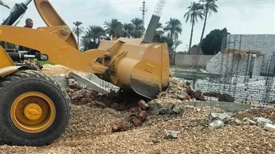 قنا تنفذ حملة إزالات فورية بقرية القارة 