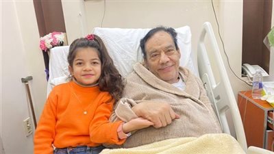 هل إصابة حلمي بكر بالشلل والزهايمر سبب جلوسه على كرسي متحرك؟.. زوجته تفجر مفاجآت
