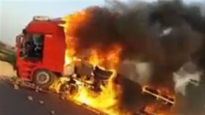 النيران تلتهم سيارة تريلا على طريق المنصورة جمصة 