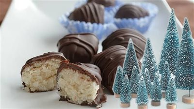 حلوى الكريسماس.. طريقة عمل شوكولاتة بجوز الهند
