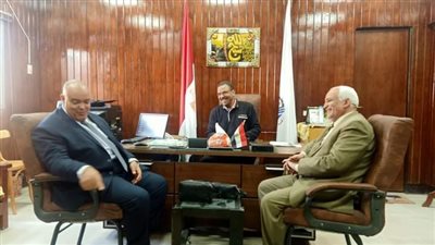 مدير تعليم قوص يُجرى جولة بالمدارس استعدادًا لامتحانات نصف العام