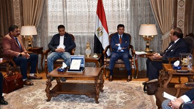 وزير الرياضة يلتقي رئيس الاتحاد المصري للدارتس