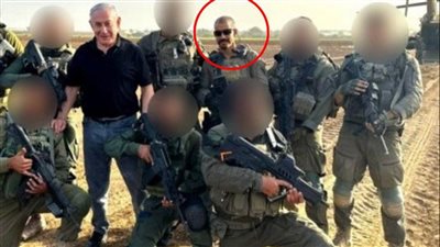 مستوطن ينتحل صفة مقاتل ليسرق الجيش الإسرائيلي ويلتقط الصور مع نتنياهو.. القصة الكاملة