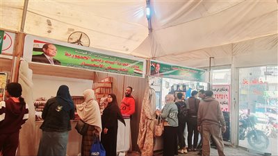إقبال على المعرض الدائم لبيع السلع الأساسية بالمنصورة 