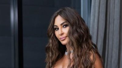 إليسا تطل بفستان كلاسيكي في حفل نجمات العرب