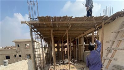 جهاز مدينة بدر يُزيل شدة خشبية ومخالفة بناء بقطعتي أرض سكنيتين