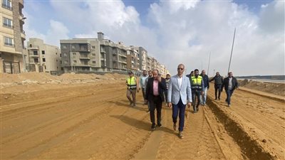 جهاز مدينة القاهرة الجديدة يزيل مخالفات بناء في مهدها بمناطق عدة 
