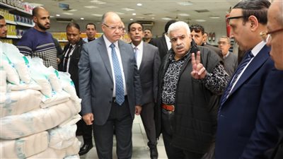 محافظ القاهرة: التصدى بقوة لأي محاولات لاحتكار السلع الأساسية والاستهلاكية