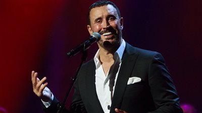 لهذا السبب.. اقتحم الطفل الصغير حفل كاظم الساهر (صور) 