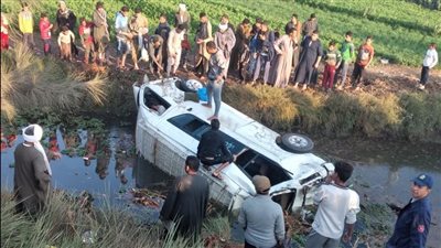 إصابة سائقي ميكروباص وتروسيكل في حادث تصادم بينهما بطريق أسيوط سوهاج الزراعي