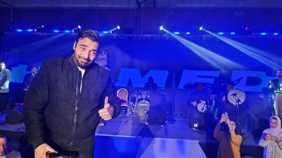 حميد الشاعري يشعل الأجواء بنوستالجيا التسعينات في احتفالات رأس السنة الجديدة 2024 