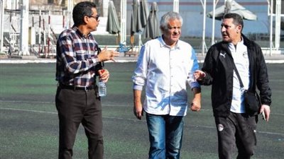 محمد حلمي يحضر مران فريق الزمالك لكرة الساق الواحدة 