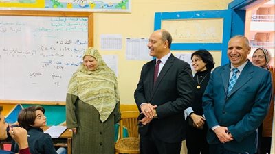 وكيل تعليم الإسكندرية يتفقد لجان امتحانات الفصل الدراسى الأول لصفوف النقل  