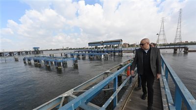 وزير الإسكان يتفقد أكبر محطة مياه في الجيزة