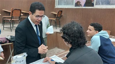 رئيس رئيس جامعة بنها يتفقد سير الامتحانات بكليتي التجارة والآداب 