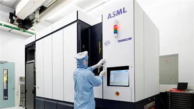 الولايات المتحدة توقف شحنات آلات تصنيع الرقائق ASML 