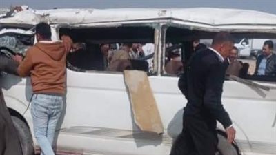 إصابة 14 شخصآ فى حادث انقلاب سيارة علي طريق الصحراوي الغربي بقنا