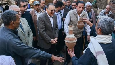 محافظ كفر الشيخ يتفقد ورش تصنيع الفخار بقرية المشهدي بالزقازيق