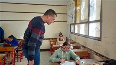 مدير تعليم قوص يتابع سير اعمال امتحانات النقل 