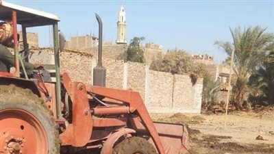 تنفيذ قرار إزالة لتعديات علي الرقعة الزراعية بأماكن متفرقة بقوص فى قنا