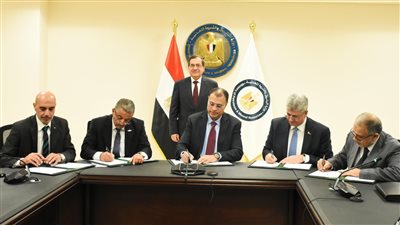   تدشين اتفاق الهيدروجين الأخضر بين أبو قير ومجموعة ABB وشركة MPS وبتروجت