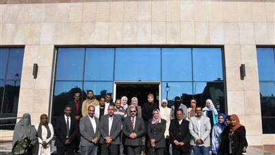 محافظ أسوان يتفقد اللمسات النهائية تمهيدًا لافتتاح مكتبة مصر العامة