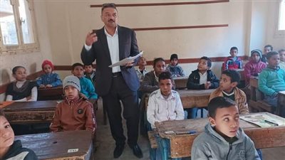 مدير تعليم نجع حمادي يتابع سير امتحانات الترم الأول بمدرسة العساكرة الإبتدائية 