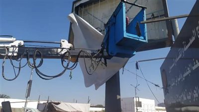 حملة مكبرة لإزالة الإعلانات المخالفة بشوارع مدينة قنا