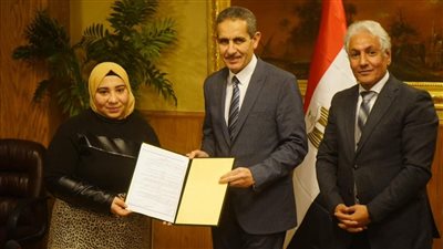 وزارة العمل: تسليم عقود عمل للشباب ذوى همم.. وشهادات لخريجين التدريب المهني بالغربية