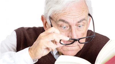 4 أسباب وراء ضعف الرؤية بعد بلوغ الأربعين.. أطباء عيون يقدمون حلولًا لمحاربتها