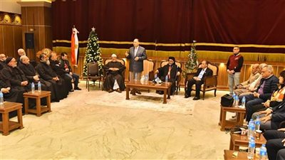 محافظ أسيوط يستكمل جولاته للكنائس بزيارة مطرانية الأقباط الكاثوليك بحي شرق