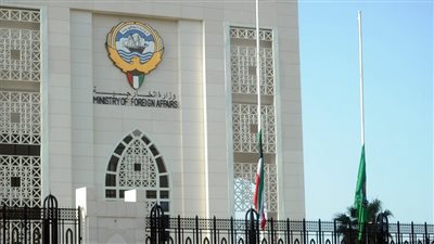 الكويت تدعو مواطنيها المتواجدين في لبنان إلى توخي الحيطة والحذر أو المغادرة 